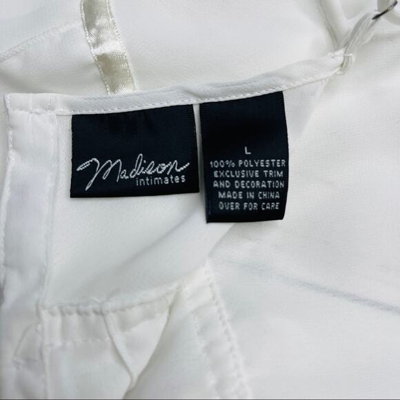 Madison Intimates off white negligee lace petals - Picture 13 of 13